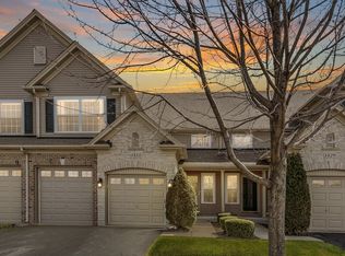 1833 Turtle Creek Dr, Aurora, IL 60503