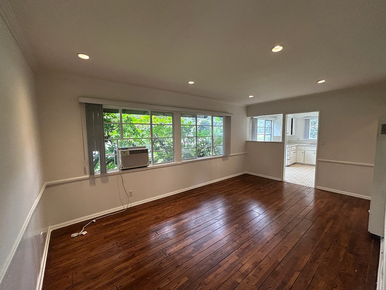 2 bed, 700 sqft, $2,350 — Photo 1