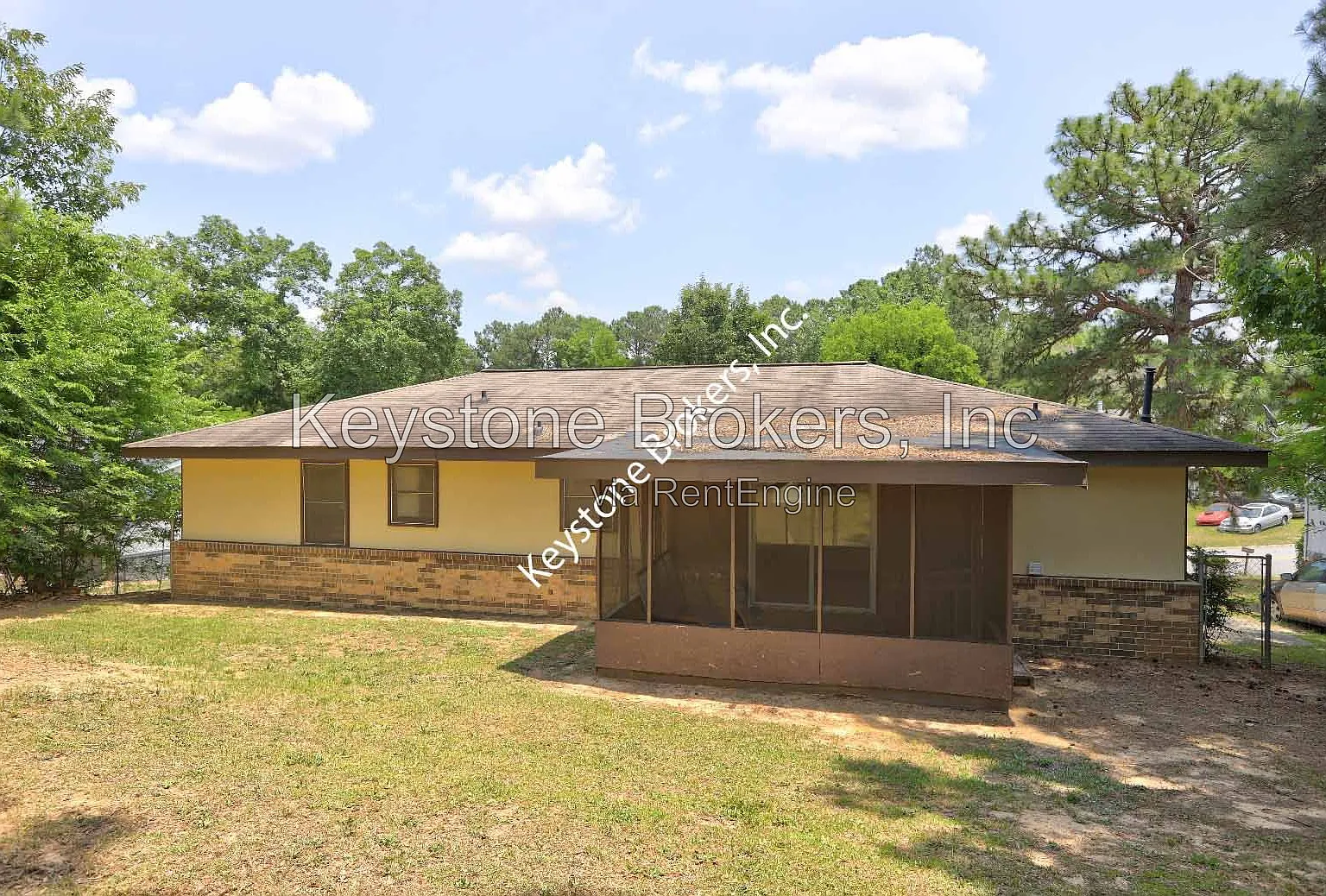 3 bed, 2.0 bath, 1200 sqft, $899 — Photo 2