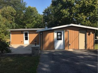 2040 E Old Pine Bluff Rd, Morris, IL 60450