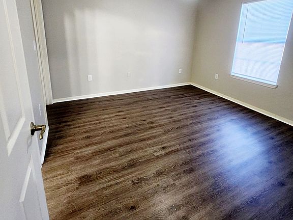 5th image of 2101 N Main St #B82bddecd
