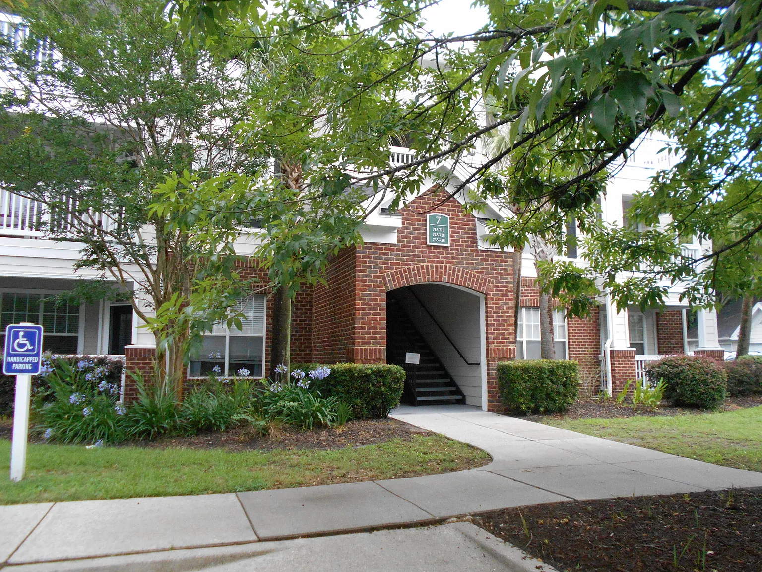 1 bed, 1.0 bath, 621 sqft, $1,750 — Photo 1