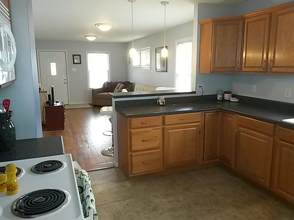 4th image of 717 S 34th St
