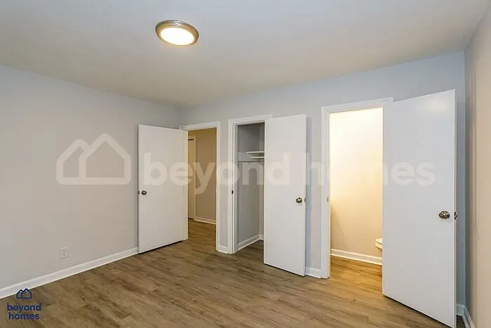 916 Julian Rd — Photo 7