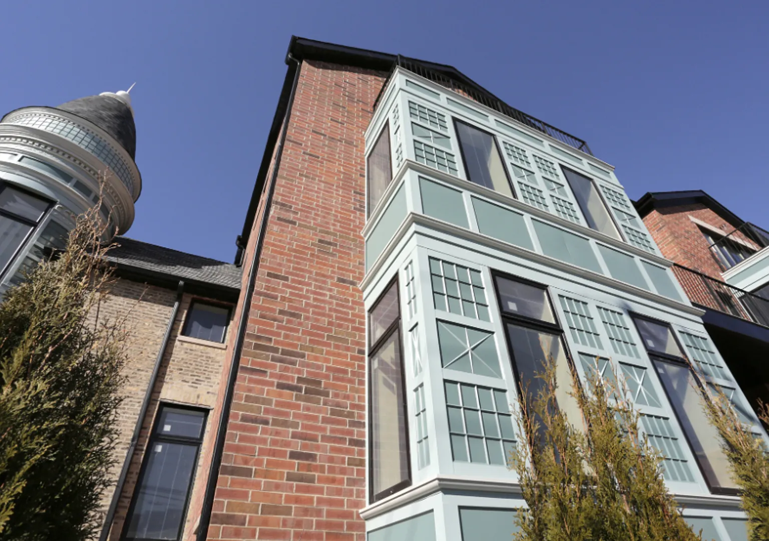 1418 W Addison — Photo 1
