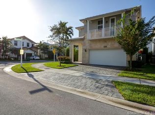 10400 NW 69th Ter, Doral, FL 33178