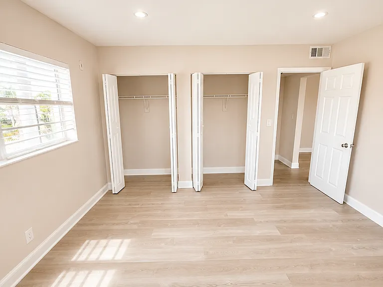 1607 Arthur St #304 — Photo 3