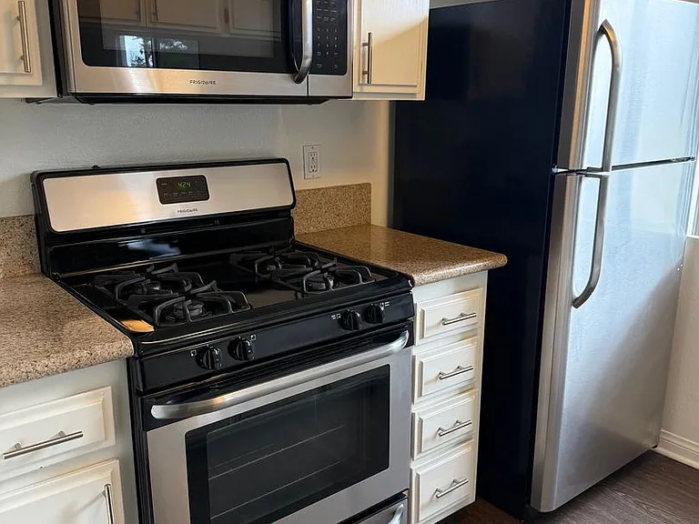 5400 Radford Ave — Photo 14