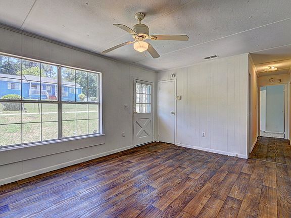3rd image of 3308 Kings Park Cir