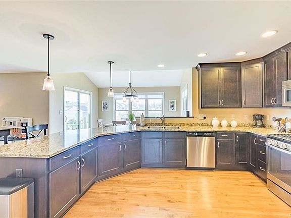 5th image of 9 Corwin Dr