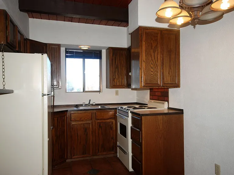 1406 S Division St — Photo 13
