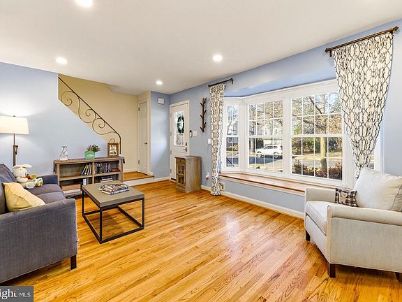 3rd image of 656 E Greenman Rd