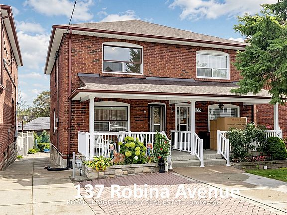 3rd image of 137 Robina Ave