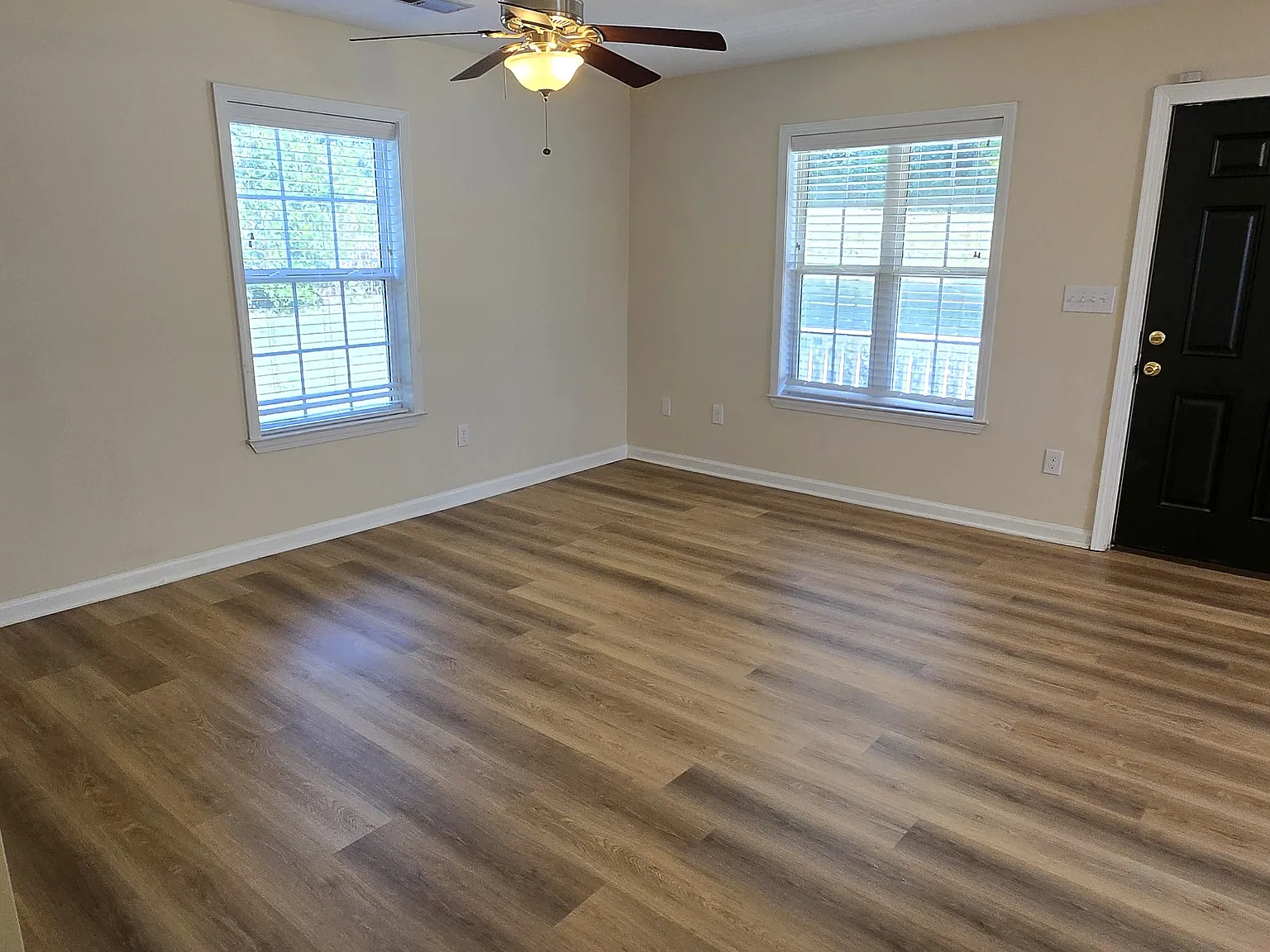 3 bed, 1121 sqft, $1,300 — Photo 3