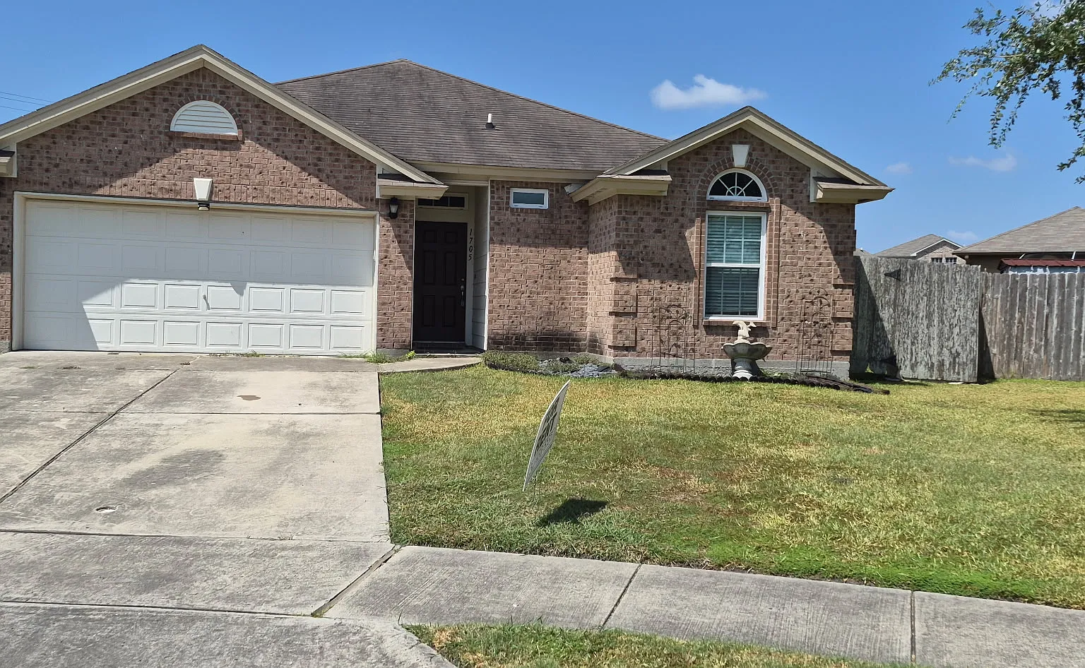 3 bed, 1389 sqft, $2,050 — Photo 1