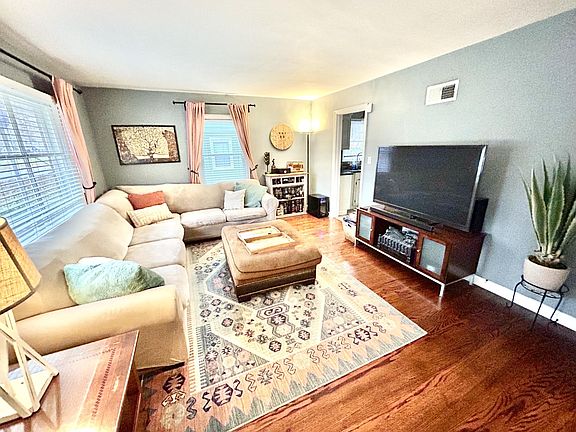 4th image of 5748 Primrose Ave