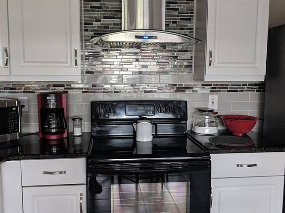 4th image of 211 Caviller Ct