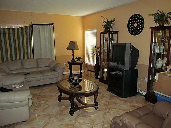 4th image of 400 Marlberry Leaf Ave