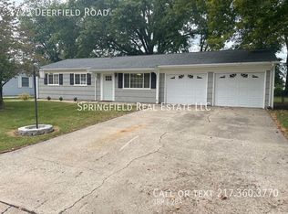 1725 Deerfield Rd, Chatham, IL 62629
