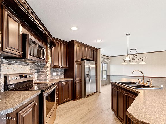 5th image of 1302 Oakview Dr