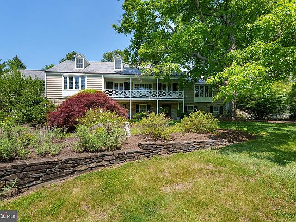 3rd image of 821 Pretty Brook Rd