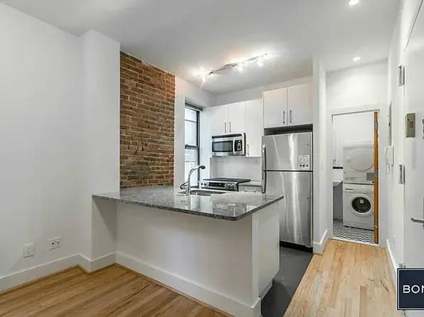 1504 Lexington Avenue 4B image 1 of 6