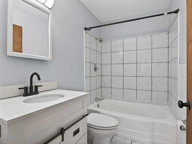 404 Roselynn Ln #B — Photo 8