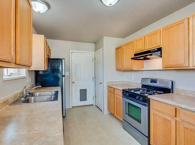 694 Bayberry Ct — Photo 4