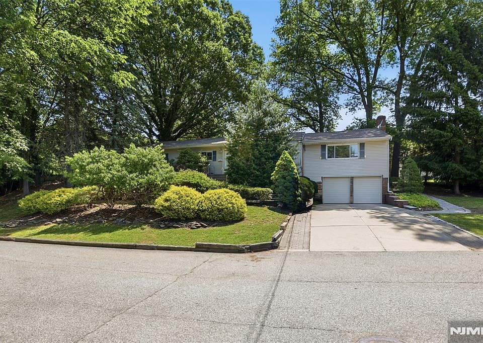 1st image of 165 Glenn Ave
