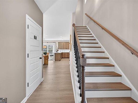 3rd image of 103 Meadowlark Ln