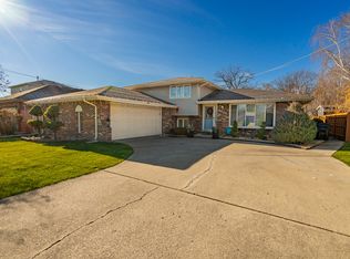 7326 S Octavia Ave, Bridgeview, IL 60455