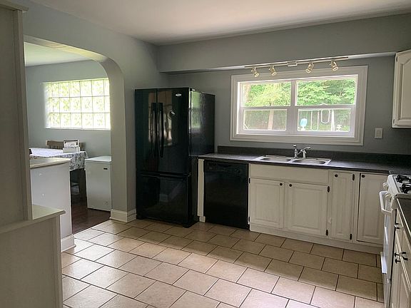 2nd image of 25382 W Highland Ave