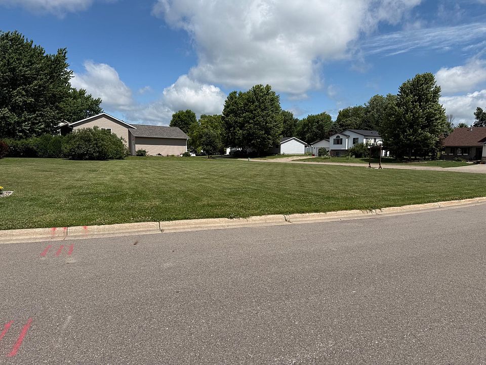 1st image of 301 Hilton Dr