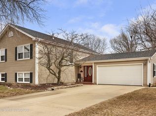 798 Stillwater Ct, Lake Zurich, IL 60047