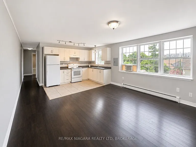 143 Westchester Cres #8 — Photo 2