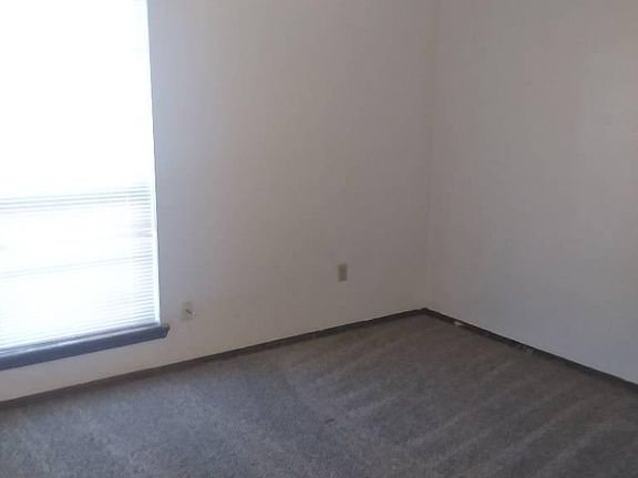 5th image of 6733 SW Chaucer Dr