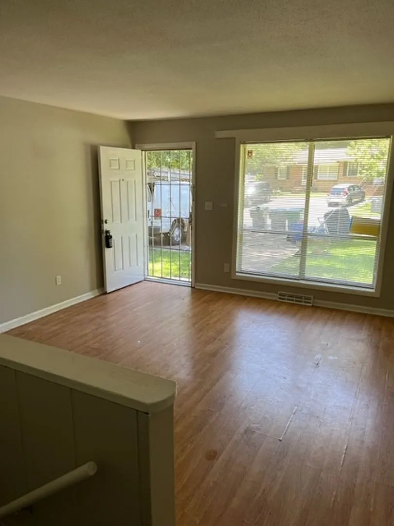 Available Now! Duplex with a Basement! — Photo 3