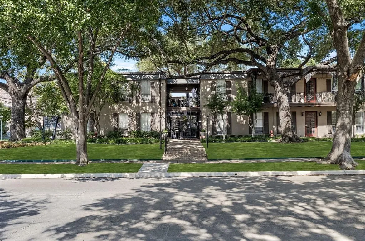 2 bed, 1000 sqft, $1,795 — Photo 3