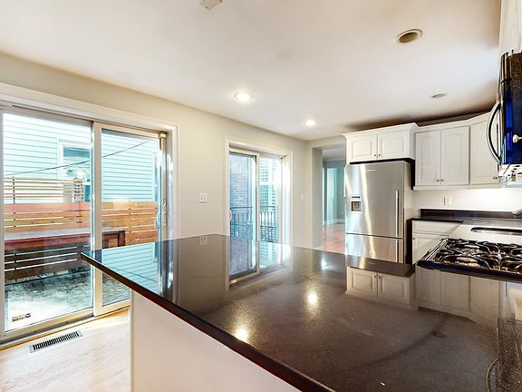 5th image of 649 E 3rd St #1