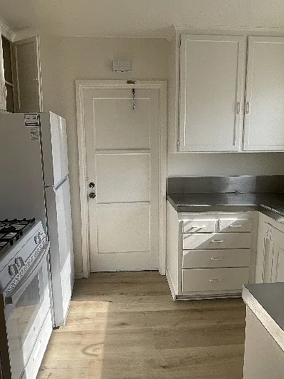 Silverlake Garden Apartments — Photo 19