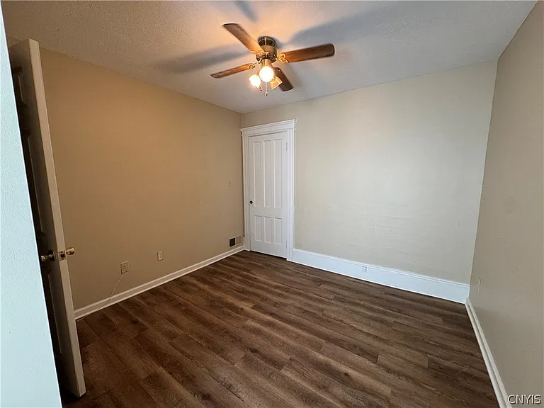 24 W Oneida St — Photo 11