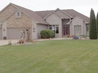 1135 Whisper Winds Dr, Suamico, WI 54173