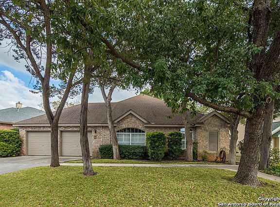 3rd image of 629 Evergreen Ln