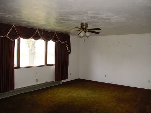 4th image of 99 E Main St
