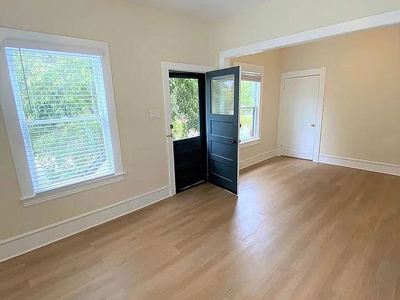 3rd image of 4327 Essex St #4327