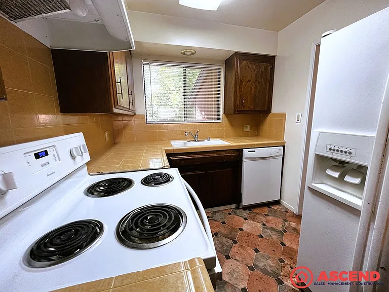 2531 Olive Street — Photo 16