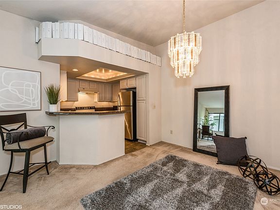 5th image of 1326 Bellevue Way NE #6