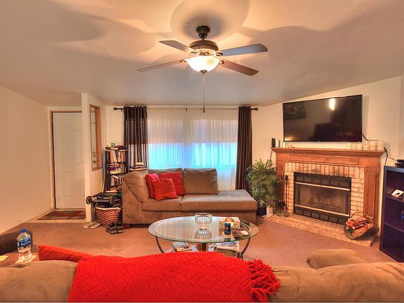 3rd image of 2775 Hillcrest Dr