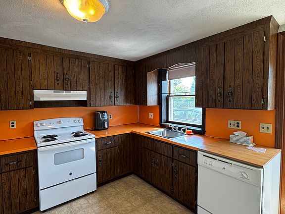2nd image of 46 McClure St #1