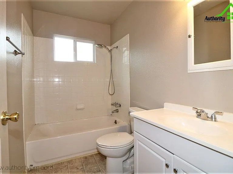 3909 Mercury Dr — Photo 17